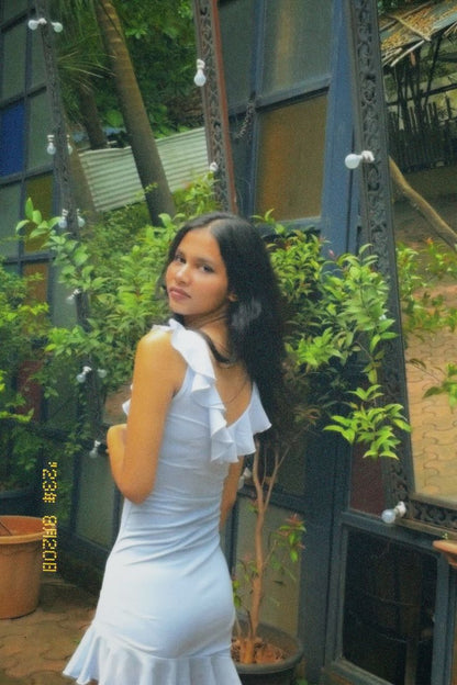 Niedliches blaues Chiffon-Heimkehrkleid mit Rüschen und V-Ausschnitt P3602