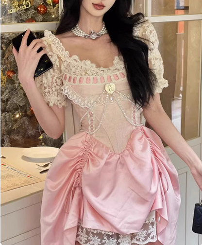 Süßes rosa Spitzen-Kurzarm-Fischgrätmuster-kurzes A-Linien-Heimkehrkleid zum 17. Geburtstag P3623