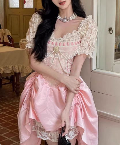 Süßes rosa Spitzen-Kurzarm-Fischgrätmuster-kurzes A-Linien-Heimkehrkleid zum 17. Geburtstag P3623