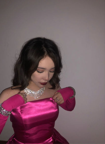 Süßes, heißrosafarbenes Bandeau-Kleid aus Satin mit Schleife für den 17. Geburtstag/Heimkehr P3634