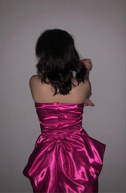 Süßes, heißrosafarbenes Bandeau-Kleid aus Satin mit Schleife für den 17. Geburtstag/Heimkehr P3634
