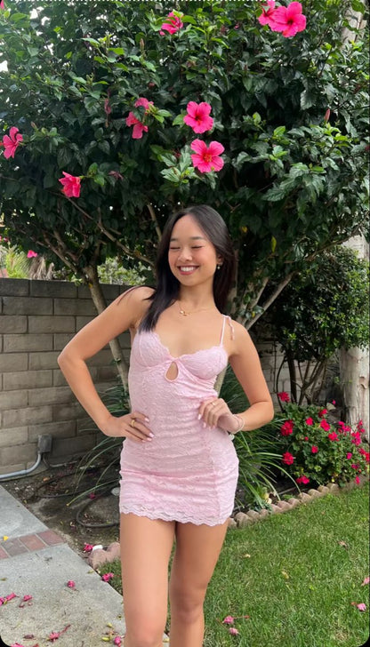Sexy trägerloses Mini-Heimkehrkleid aus rosa Spitze mit offenem Rücken P3636