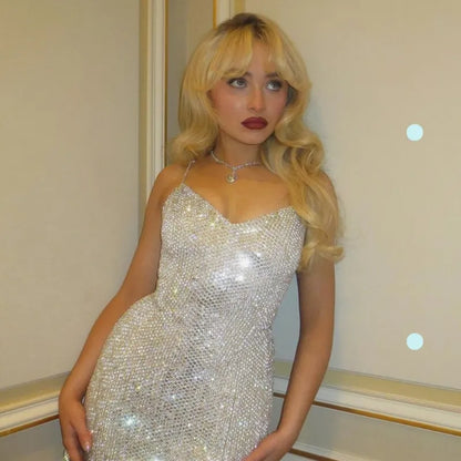 Glänzendes und wunderschönes weißes trägerloses Pailletten-V-Ausschnitt schmales Hip-Heimkehrkleid zum 17. Geburtstag P3701