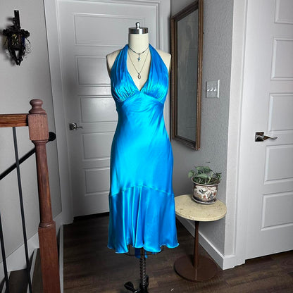 Einfaches Neckholder-Satin-Kleid in Blau mit offenem Rücken für Homecoming P3704