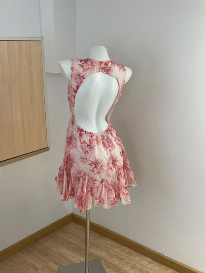 Süßes rosafarbenes florales rückenfreies mehrlagiges plissiertes Chiffon-Heimkehrer-Kleid P3727