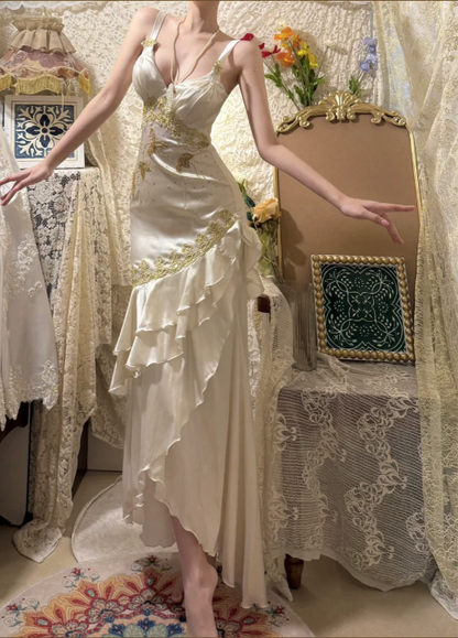 Vintage Perlen-Satin V-Ausschnitt Rüschen Meerjungfrau Ballkleid P3751