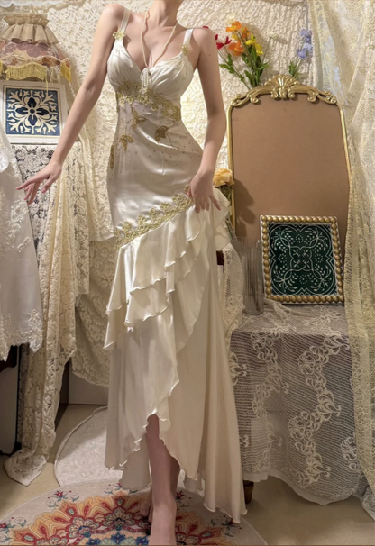 Vintage Perlen-Satin V-Ausschnitt Rüschen Meerjungfrau Ballkleid P3751