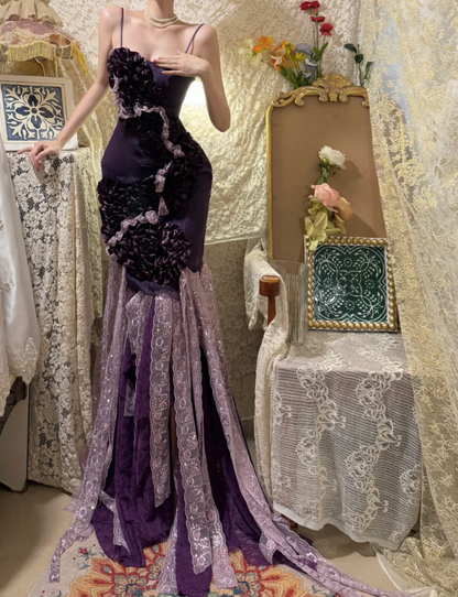 Charmantes lilafarbenes Meerjungfrauen-Ballkleid mit schweren Trägern und Blumenspitze P3752