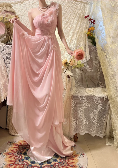 Elegantes pinkfarbenes, schulterfreies, plissiertes Chiffon-Abendkleid mit 3D-Blumenmuster P3756