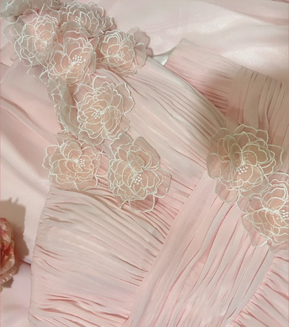 Elegantes pinkfarbenes, schulterfreies, plissiertes Chiffon-Abendkleid mit 3D-Blumenmuster P3756