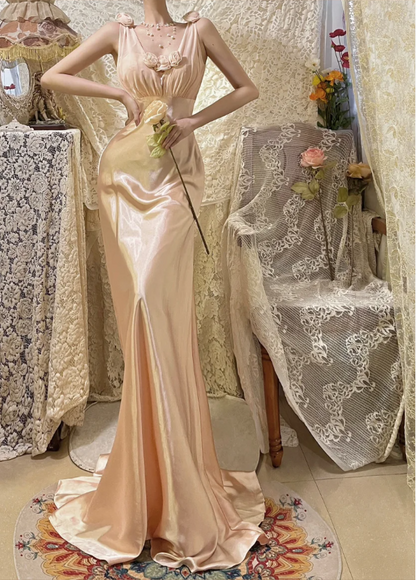 Süßes rosafarbenes, dreidimensionales Satin-Maxikleid mit V-Ausschnitt für den Abschlussball P3762