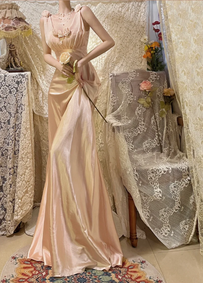 Süßes rosafarbenes, dreidimensionales Satin-Maxikleid mit V-Ausschnitt für den Abschlussball P3762