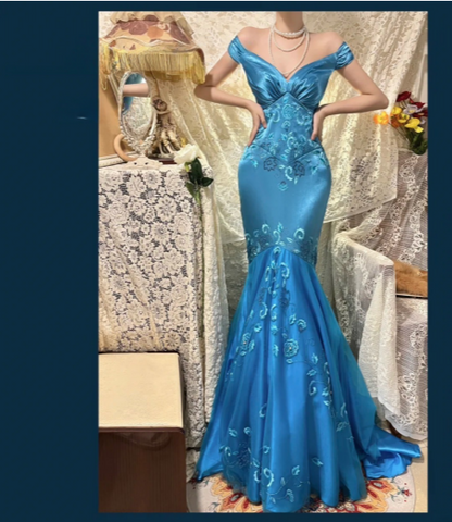 Vintage blaues Satin-Abendkleid mit Perlenstickerei, V-Ausschnitt, Meerjungfrauen-Stil, P3765