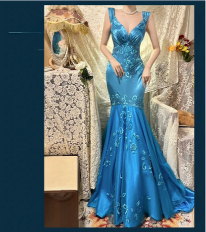 Vintage blaues Satin-Abendkleid mit Perlenstickerei, V-Ausschnitt, Meerjungfrauen-Stil, P3765