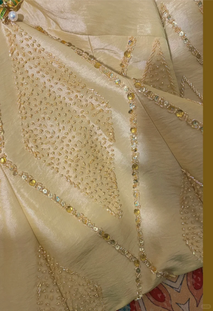 Elegantes, ärmelloses Meerjungfrauen-Abendkleid aus Satin mit Neckholder und handbestickten Perlen P3770