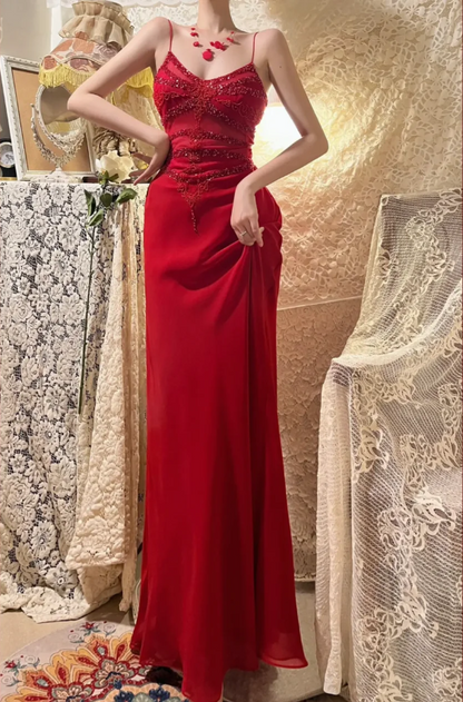 Atemberaubendes rotes, trägerloses Perlen-Chiffon-Meerjungfrau-Ballkleid P3771