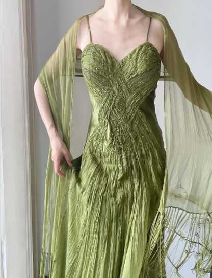 Fließendes grünes, trägerloses, plissiertes Satin-Chiffon-Abendkleid P3785