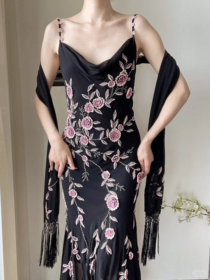 Elegantes Ballkleid im Meerjungfrauen-Stil mit Schwingkragen, 3D-Rosenapplikation und Chiffon-Trägern P3786