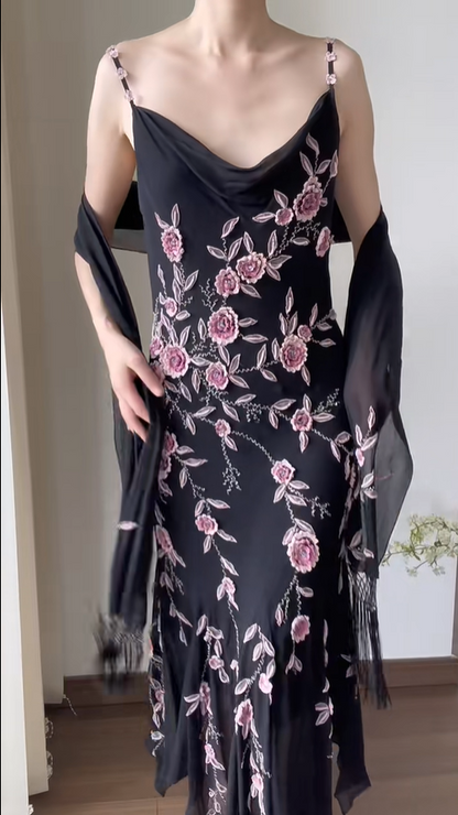 Elegantes Ballkleid im Meerjungfrauen-Stil mit Schwingkragen, 3D-Rosenapplikation und Chiffon-Trägern P3786