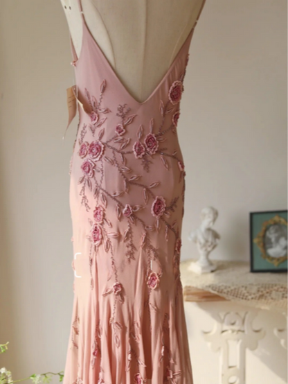 Elegantes Ballkleid im Meerjungfrauen-Stil mit Schwingkragen, 3D-Rosenapplikation und Chiffon-Trägern P3786