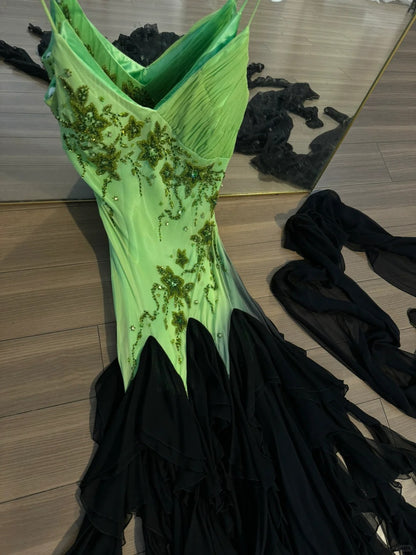 Vintage Grünes Perlen V-Ausschnitt Quallen Rock Langes Ballkleid P3787