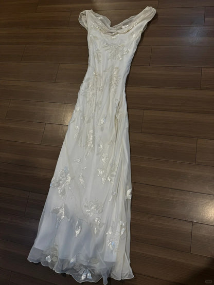 Elegantes weißes langes Ballkleid mit Schwingausschnitt, Pailletten und Chiffon P3788