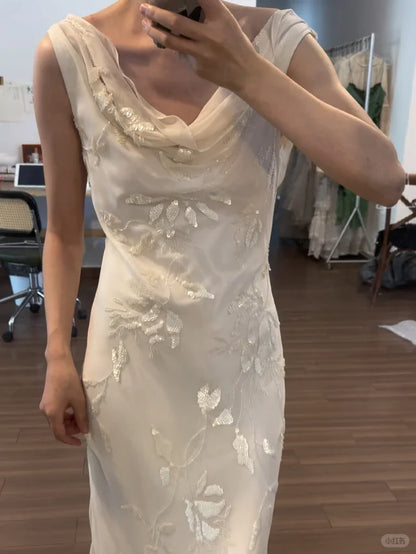 Elegantes weißes langes Ballkleid mit Schwingausschnitt, Pailletten und Chiffon P3788