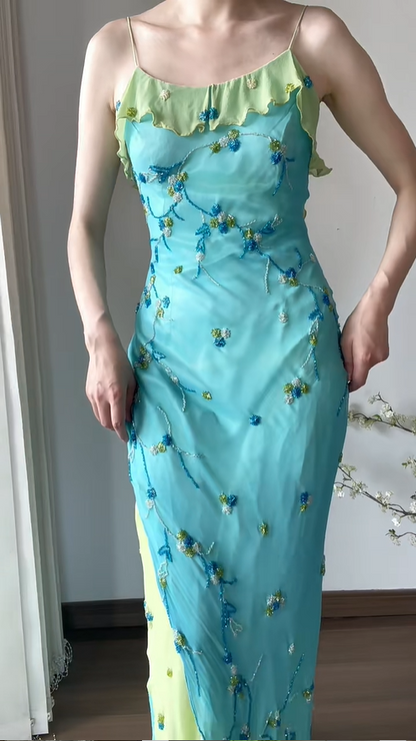 Wunderschönes, schulterfreies, blaues, langes Ballkleid mit Rüschen und Perlen P3789