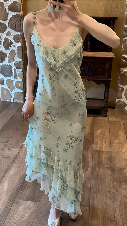 Elegantes, trägerloses, mehrlagiges Chiffon-Ballkleid mit blauer Rose und schräg geschnittenem Rock P3791