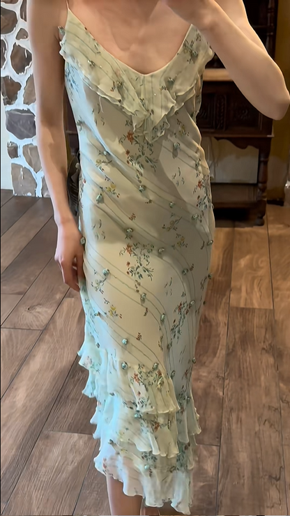 Elegantes, trägerloses, mehrlagiges Chiffon-Ballkleid mit blauer Rose und schräg geschnittenem Rock P3791