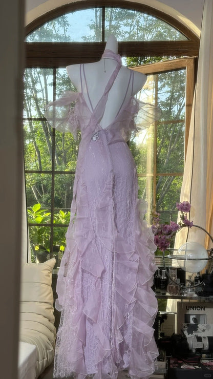 Wunderschönes Lavendelfarbenes, tief ausgeschnittenes, trägerloses Meerjungfrauen-Ballkleid mit Rüschen und Spitze P3795
