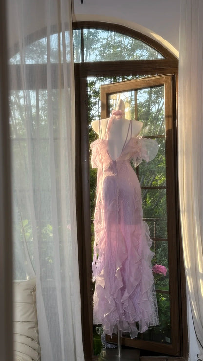 Wunderschönes Lavendelfarbenes, tief ausgeschnittenes, trägerloses Meerjungfrauen-Ballkleid mit Rüschen und Spitze P3795
