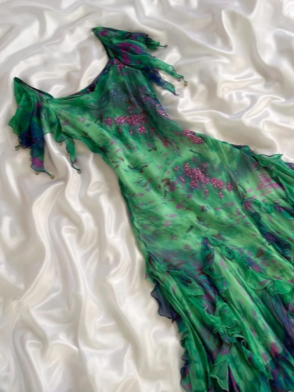 Atemberaubendes grünes doppellagiges Chiffon-Ballkleid mit Flügärmeln und schwingendem Ausschnitt P3801
