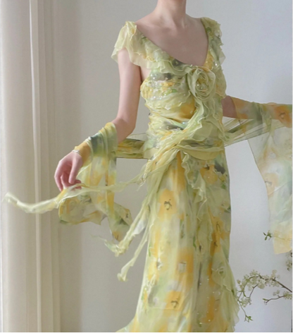 Hellgelbes und grünes, gerafftes Chiffon-Ballkleid mit V-Ausschnitt P3803