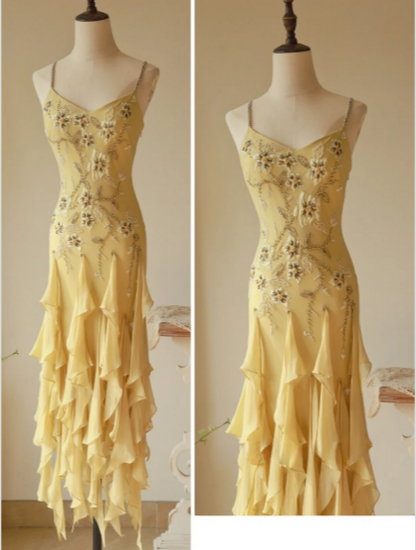 Fließendes trägerloses gelbes Perlenquallenrock Chiffon-Ballkleid P3804