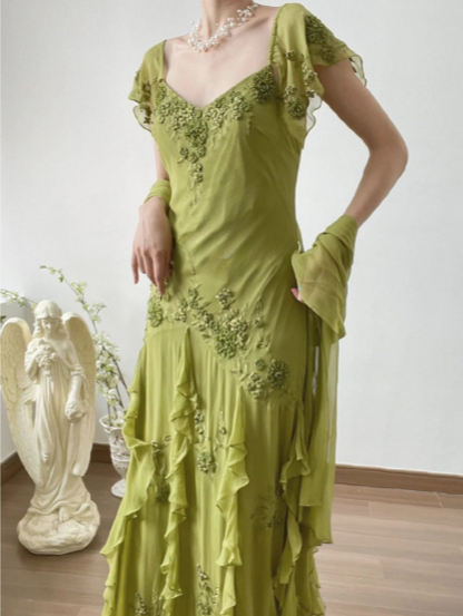 Elegantes grünes besticktes Chiffon-Abschlussballkleid mit Flügärmeln P3806