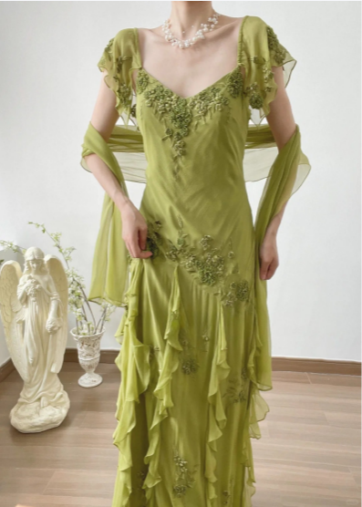 Elegantes grünes besticktes Chiffon-Abschlussballkleid mit Flügärmeln P3806