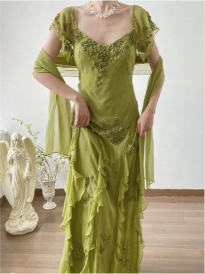 Elegantes grünes besticktes Chiffon-Abschlussballkleid mit Flügärmeln P3806