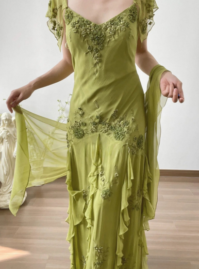 Elegantes grünes besticktes Chiffon-Abschlussballkleid mit Flügärmeln P3806