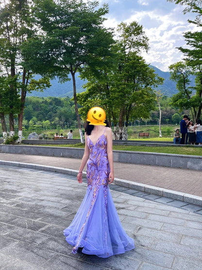 Atemberaubendes lila, trägerloses V-Ausschnitt-Ballkleid aus bedrucktem Tüll im Meerjungfrauen-Stil P3808