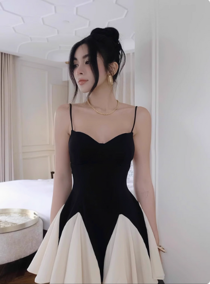 Design Schwarz-Weiß-Naht Trägerloser A-Linien-Geburtstag kurzer Rock Homecoming-Kleid P3825