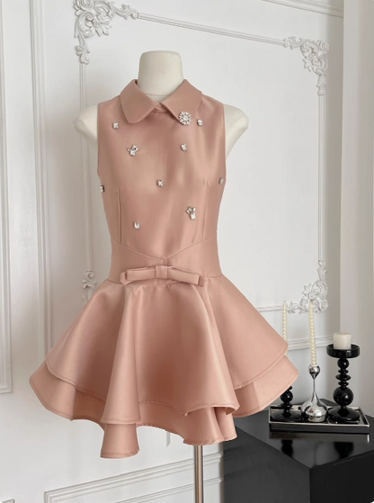 Süßes ärmelloses, nietenbesetztes Diamant-Rollkragen-Kleid, schmal geschnitten, mit Puffy-Rock, Geburtstagskleid, kurzes Heimkehrkleid P3828