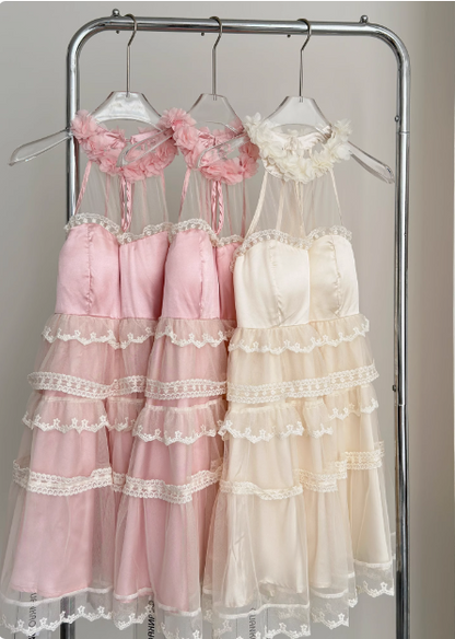 Süßes dreidimensionales Blumen-Neckholder-Träger-ärmelloses Spitzen-Spleiß-Mesh-Kuchen-Geburtstagskleid Heimkehrkleid P3835