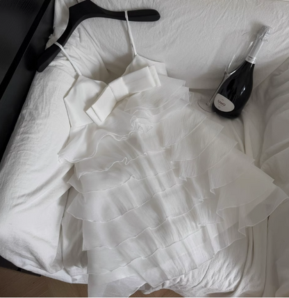 Süßes Bow-Stitching Rüschen-Trägerkleid für Geburtstagstorte P3839