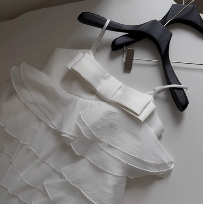 Süßes Bow-Stitching Rüschen-Trägerkleid für Geburtstagstorte P3839