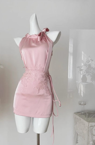 Elegantes Neckholder-Trägerloses Satin-Geburtstagskleid mit eng anliegendem Rock Abschlussballkleid P3840