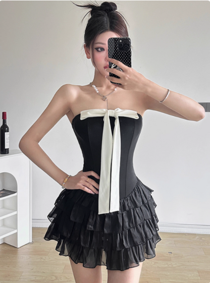 Süßes schwarzes Tube-Top-Kleid mit Schleife und Fischgrät-Rock für den Abschlussball P3841