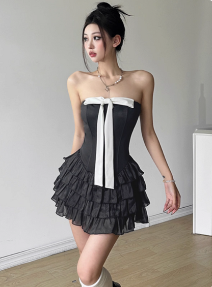 Süßes schwarzes Tube-Top-Kleid mit Schleife und Fischgrät-Rock für den Abschlussball P3841