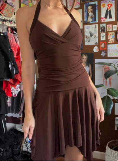 Unregelmäßiges Neckholder V-Ausschnitt Braunes Tailliertes Geburtstag Kurzarmkleid Homecoming Kleid P3853