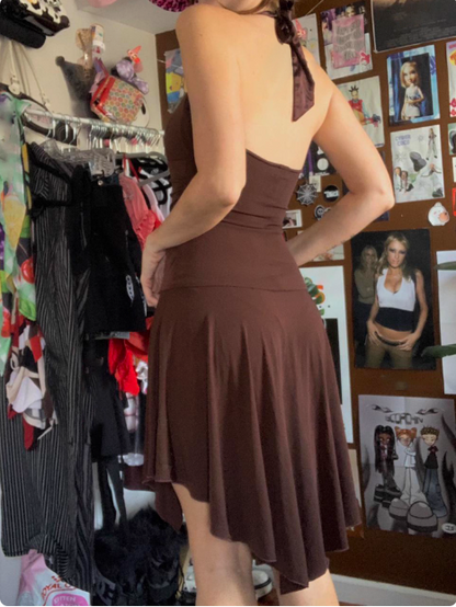 Unregelmäßiges Neckholder V-Ausschnitt Braunes Tailliertes Geburtstag Kurzarmkleid Homecoming Kleid P3853